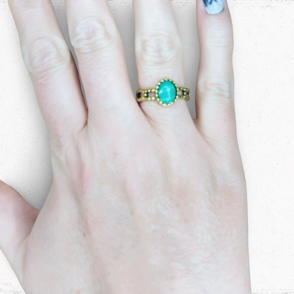 4885. Southwest Goldtone Vintage Ring 6 - Picture 2 of 5